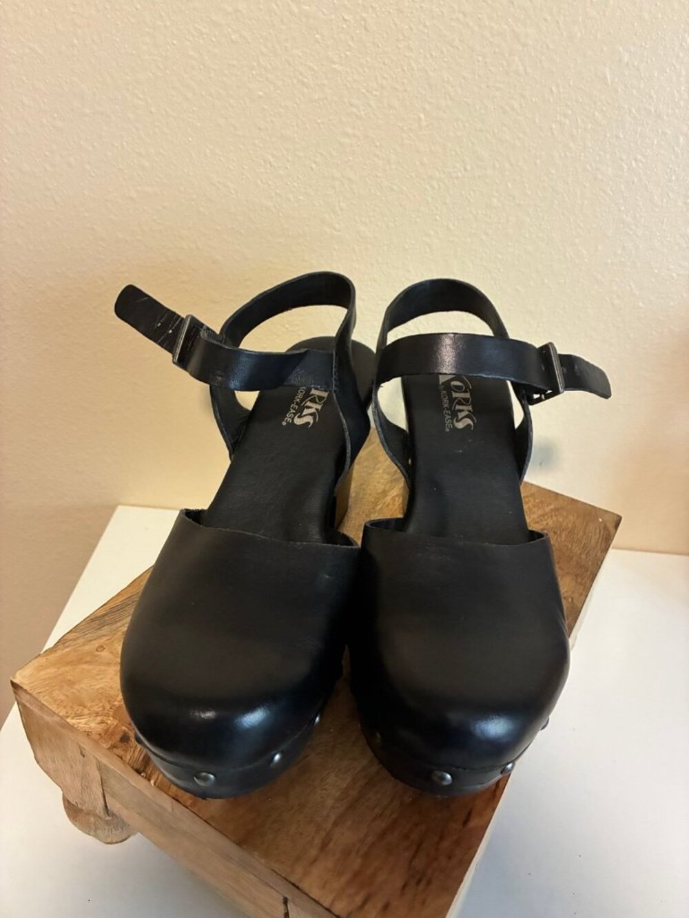 Korks Women's Black Leather Studded Platform Clog Sandals Size 7 - Picture 3 of 8